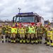 Brandweermensen voor een brandweerwagen