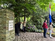 Herdenking in Twello - Kranslegging