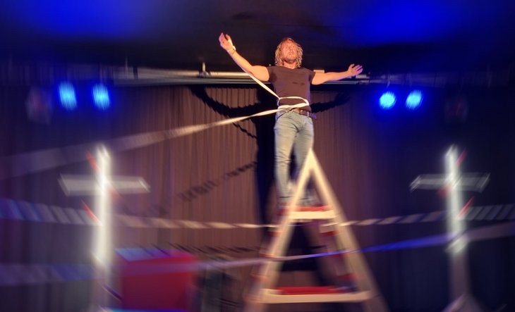 Johan Stegeman in de theatervoorstelling ‘Zo vergat ik mezelf’
