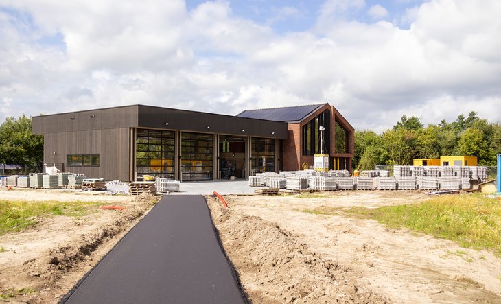 In, om en op de kazerne