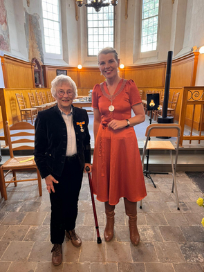 Riet Visser-Veenendaal met burgemeester