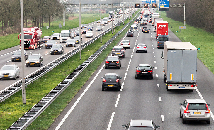 Snelweg A1 met verkeer