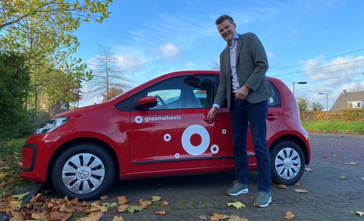 wethouder bert visser bij greenwheel auto