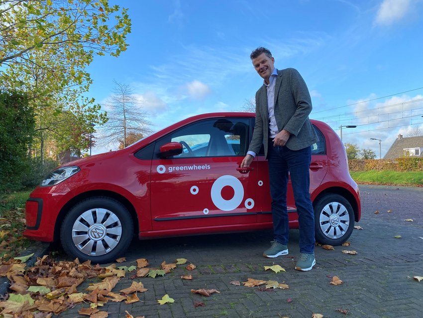 wethouder bert visser bij greenwheel auto