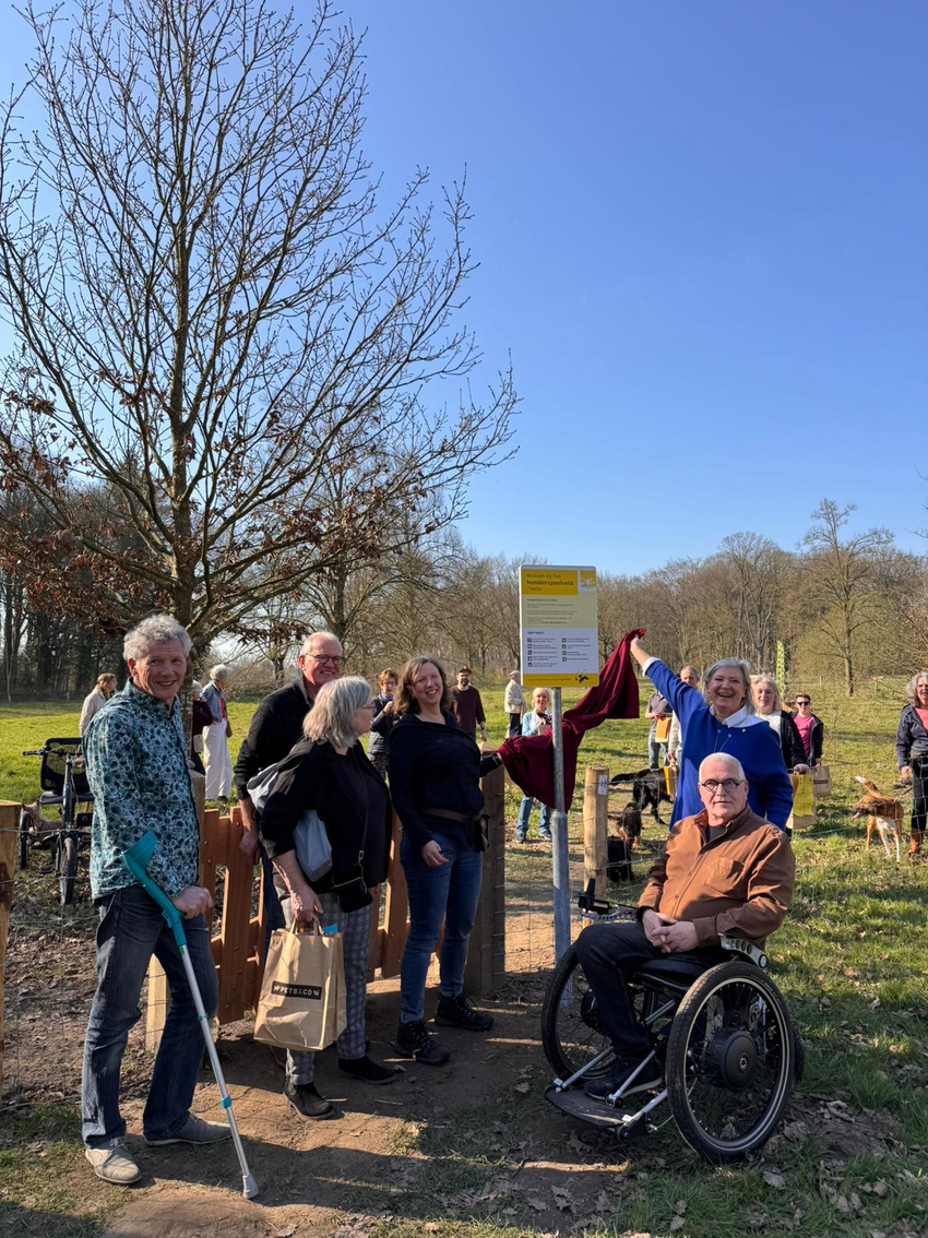 Opening van het hondenlosloopveld