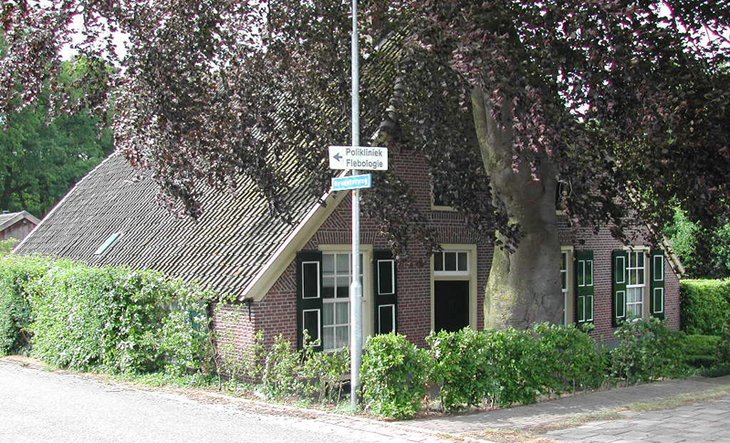 De Dijkkamp, Deventerweg 2(-4)