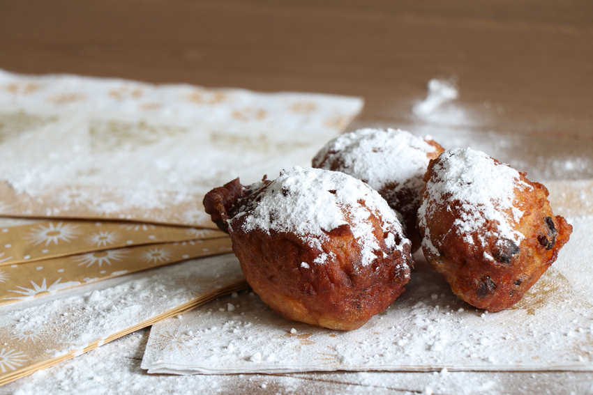 Oliebollen met poedersuiker