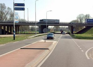 Doorkijk viaduct fliertzone (oprit ri. Apeldoorn)