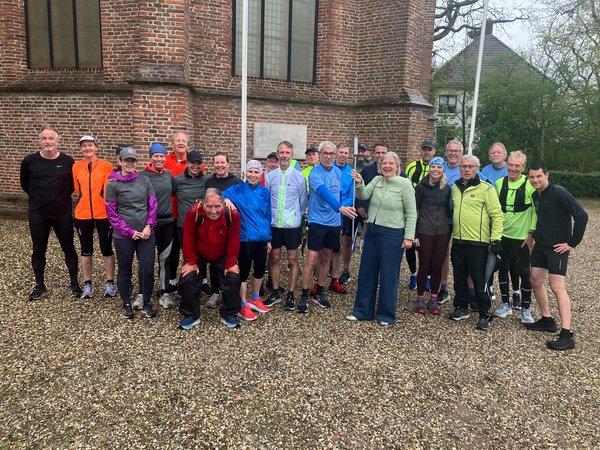 Groep hardlopers voor Bevrijdingsloop