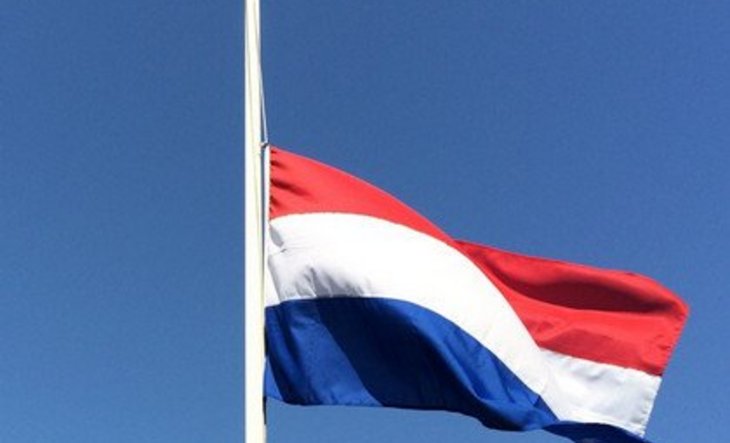 Nederlandse vlag half stok