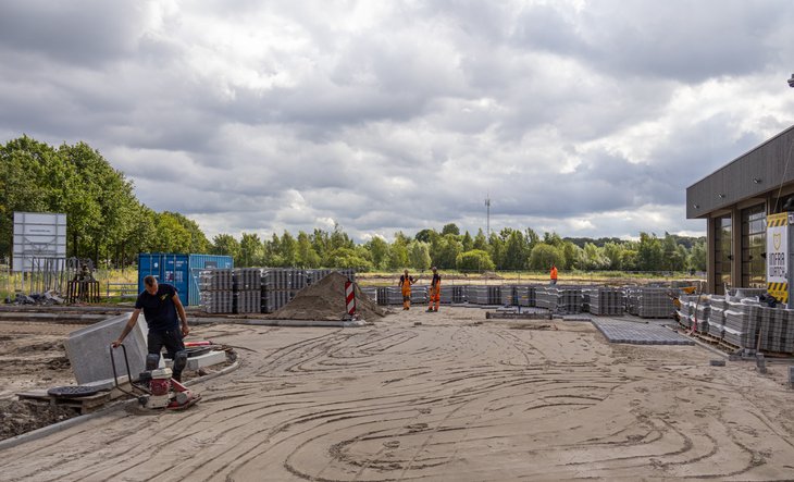 In, om en op de kazerne