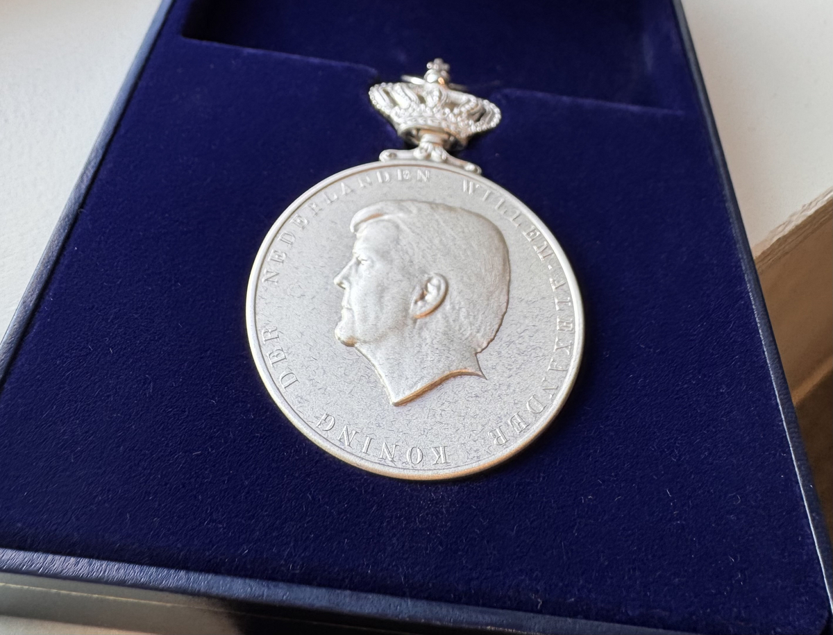 Uitreiking Koninklijke Erepenning aan Historische Vereniging Voorst