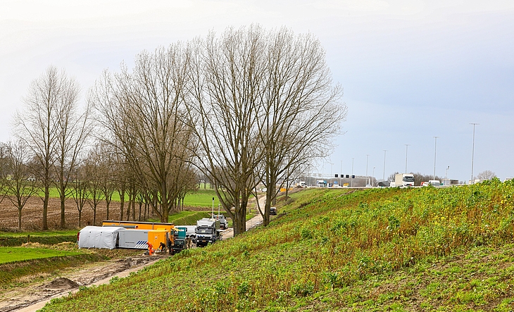 De V1 bij de A1