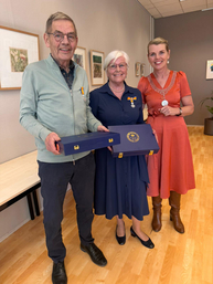 Gerrit Bokdam en Hilly Bokdam-de Groot met burgemeester