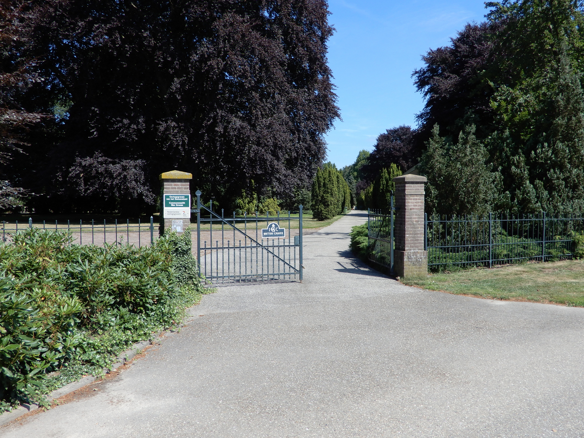 Gemeente Voorst geeft beschermde status aan Molukse graven