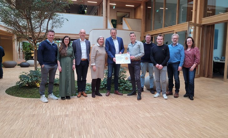 Werkgroep voor een eigen energiebedrijf in Teuge krijgt bijdrage van directeur coöperatieve Rabobank