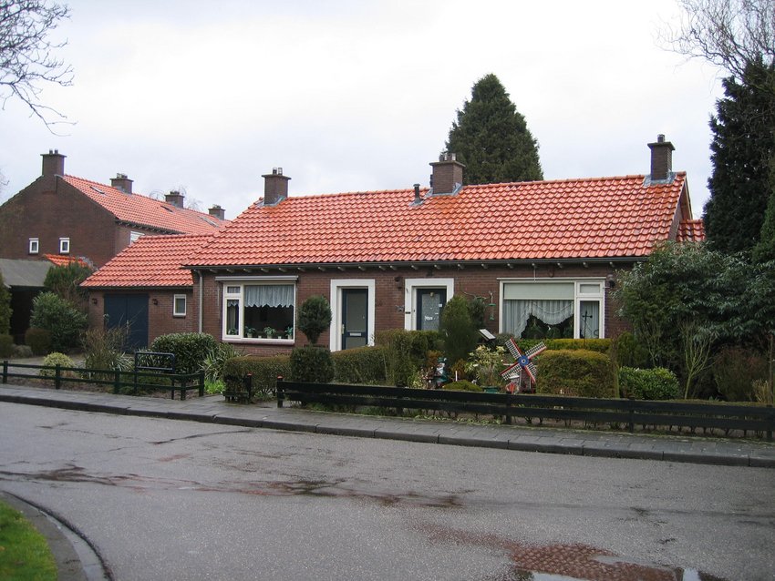 Wederopbouwwoningen, Deken Rekveldstraat 18, 20, 22 en 24