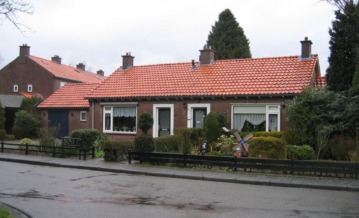 Wederopbouwwoningen, Deken Rekveldstraat 18, 20, 22 en 24