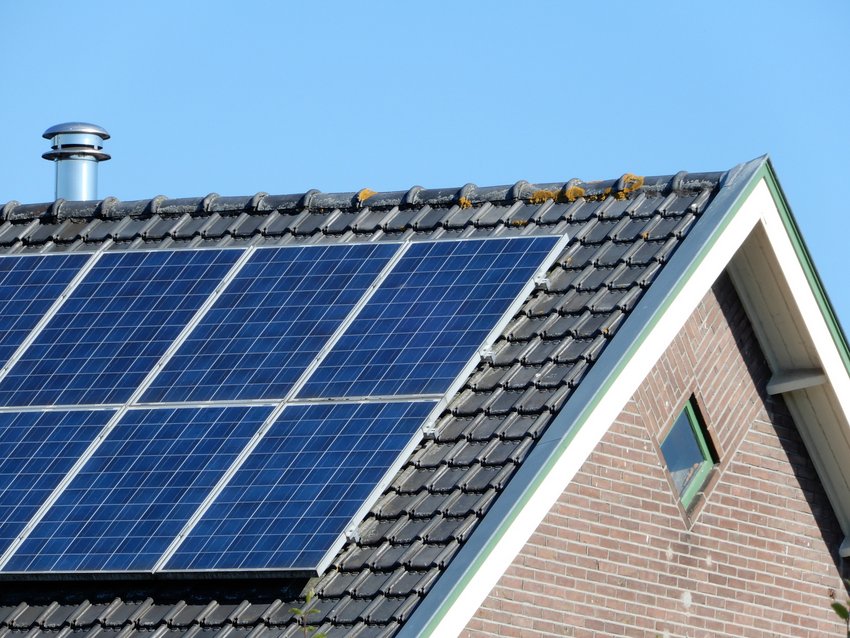Dak met zonnepanelen