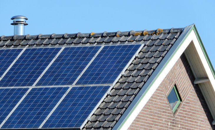 Dak met zonnepanelen