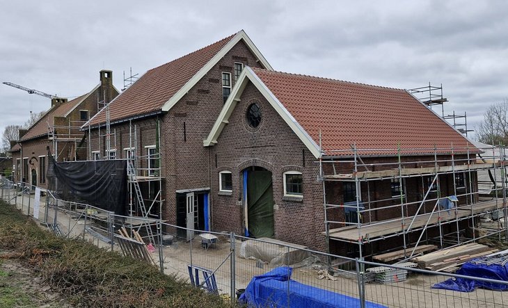 Gebouw gemaal Nijbroek in de stijgers
