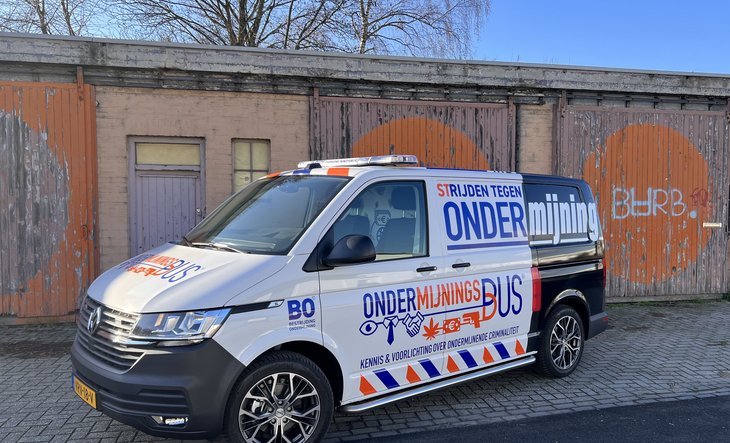 De ondermijningsbus