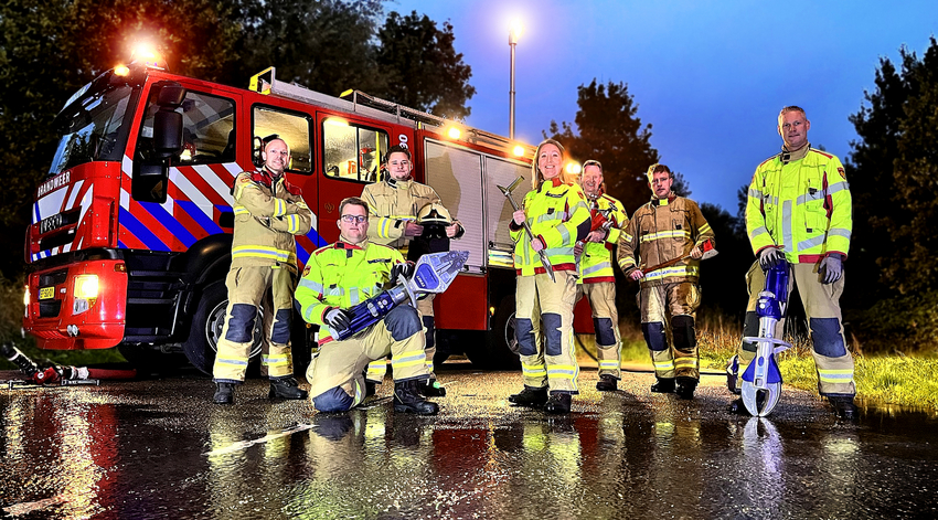 Brandweermensen voor brandweerwagen
