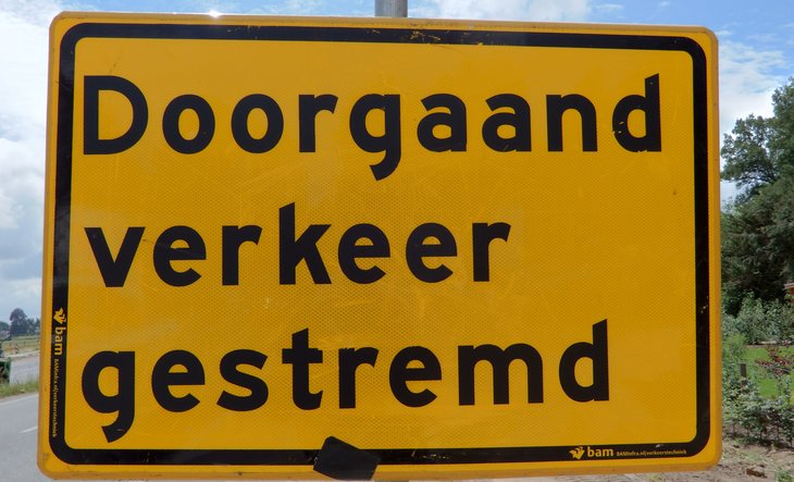 Doorgaand verkeer gestremd