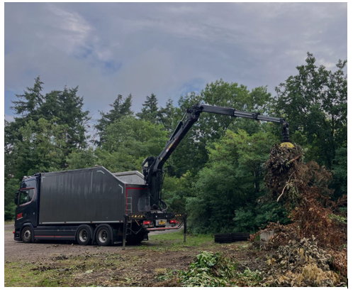 vrachtwagen; snoeihout; ophalen