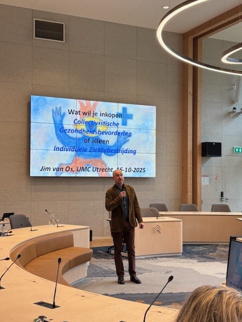 Jim van Os geeft een presentatie