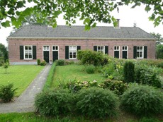4 Diaconie-huisjes, Middendijk 44-50