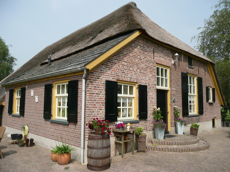 De Poterijen, Middendijk 75