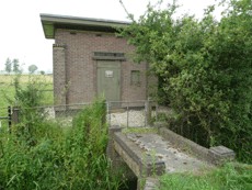 Transformatorhuisje met brug, Middendijk 55