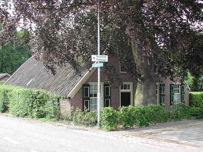 De Dijkkamp, Deventerweg 2(-4)