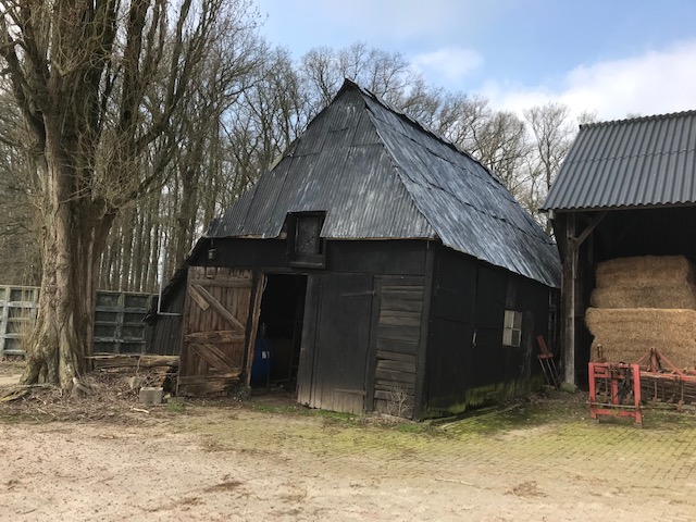 Houten schuur bij Avervoorde